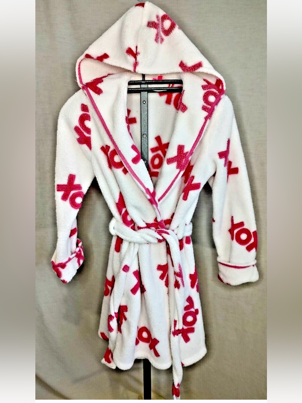 Betsey Johnson XOXO Short Plush Hooded Pink White Hug Kiss Robe - Size M